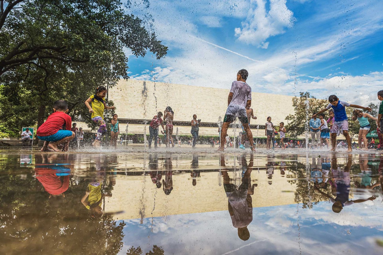 udeb – Parque de los pies descalzos – Medellín